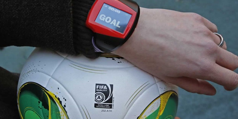 Cách truyền tín hiệu công nghệ goal line trong bóng đá là gì