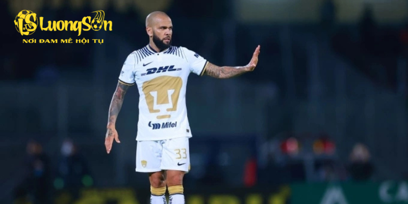 Dani Alves hy vọng trở lại bóng đá đỉnh cao