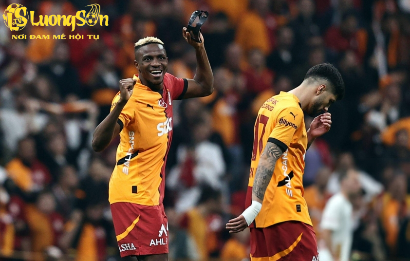 Osimhen thể hiện khả năng săn bàn ấn tượng. Osimhen thể hiện khả năng săn bàn ấn tượng.