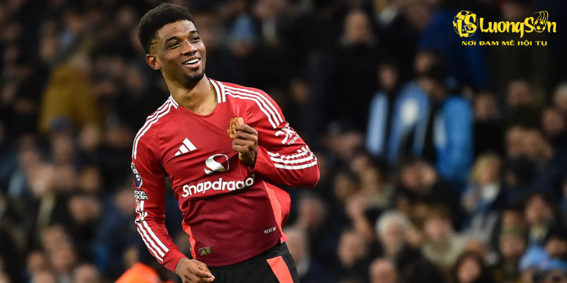 Amad Diallo ghi bàn quyết định vào phút chót giúp MU thắng ngược Man City ở derby lượt đi.
