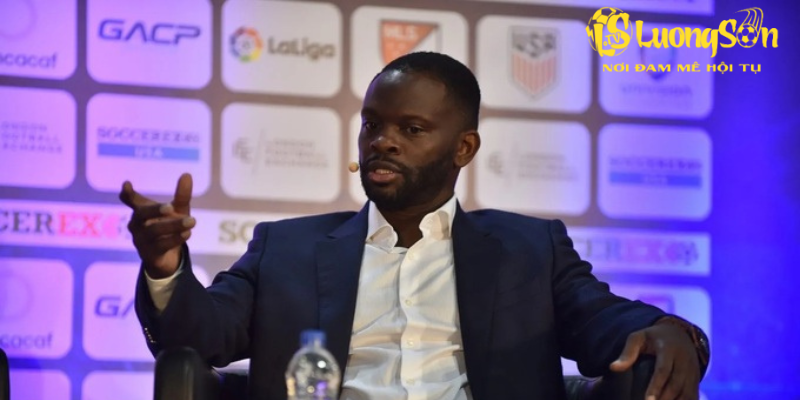 Cựu tiền đạo Louis Saha cho rằng Marco Silva của Fulham mới là HLV hay nhất London hiện nay