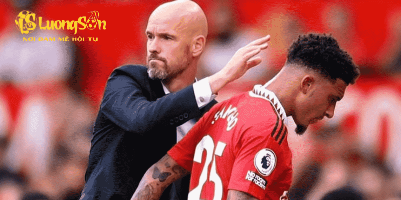 Vụ mâu thuẫn với cựu HLV MU là Erik Ten Hag khiến Sancho phải "lưu lạc" đến Chelsea